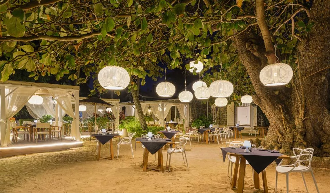 Beach Club 'La Plage' : Plats exquis, ambiance envoûtante et détente sous le soleil sur une plage séduisante