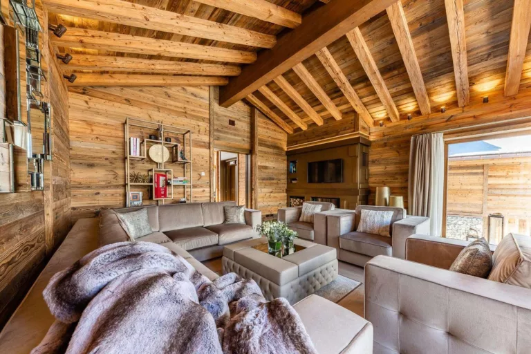 Descendez les pistes enneigées, respirez l'air frais des montagnes et vivez des moments inoubliables dans un cadre idyllique. La vie en montagne, c'est la passion du ski à l'état pur.