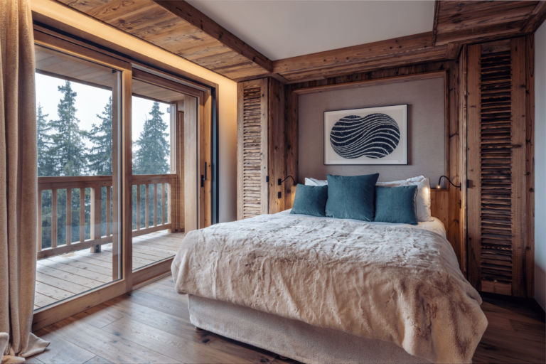 6527b6a470af0a708a1f45d5_URSA 402 (2)