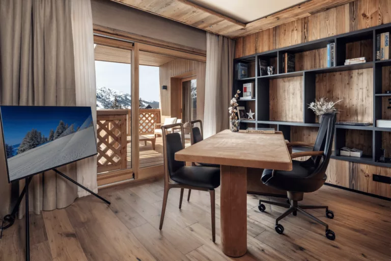 6527e4751496c3e5f5e57f0b_LUNA